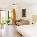 Luna Sleeping Hotel